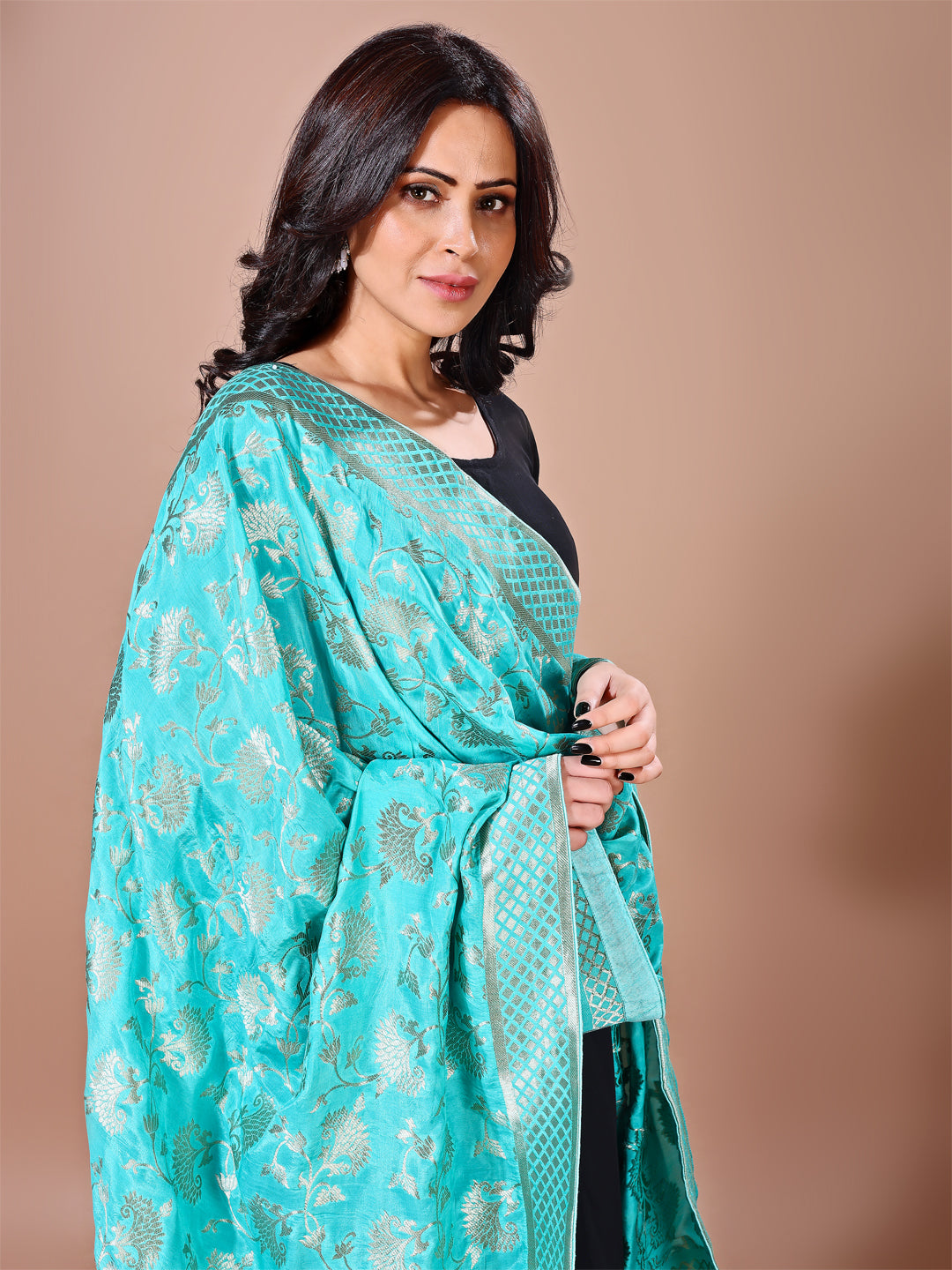 Front view of blue Banarasi bridal dupatta, ideal for wedding ceremonies.