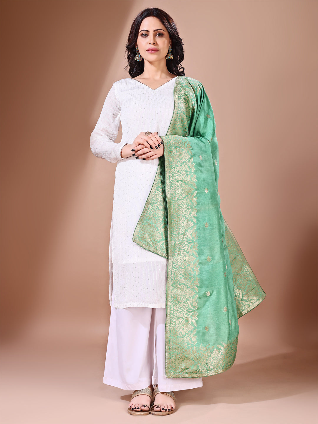 Front view of green Banarasi bridal dupatta, ideal for wedding ceremonies.