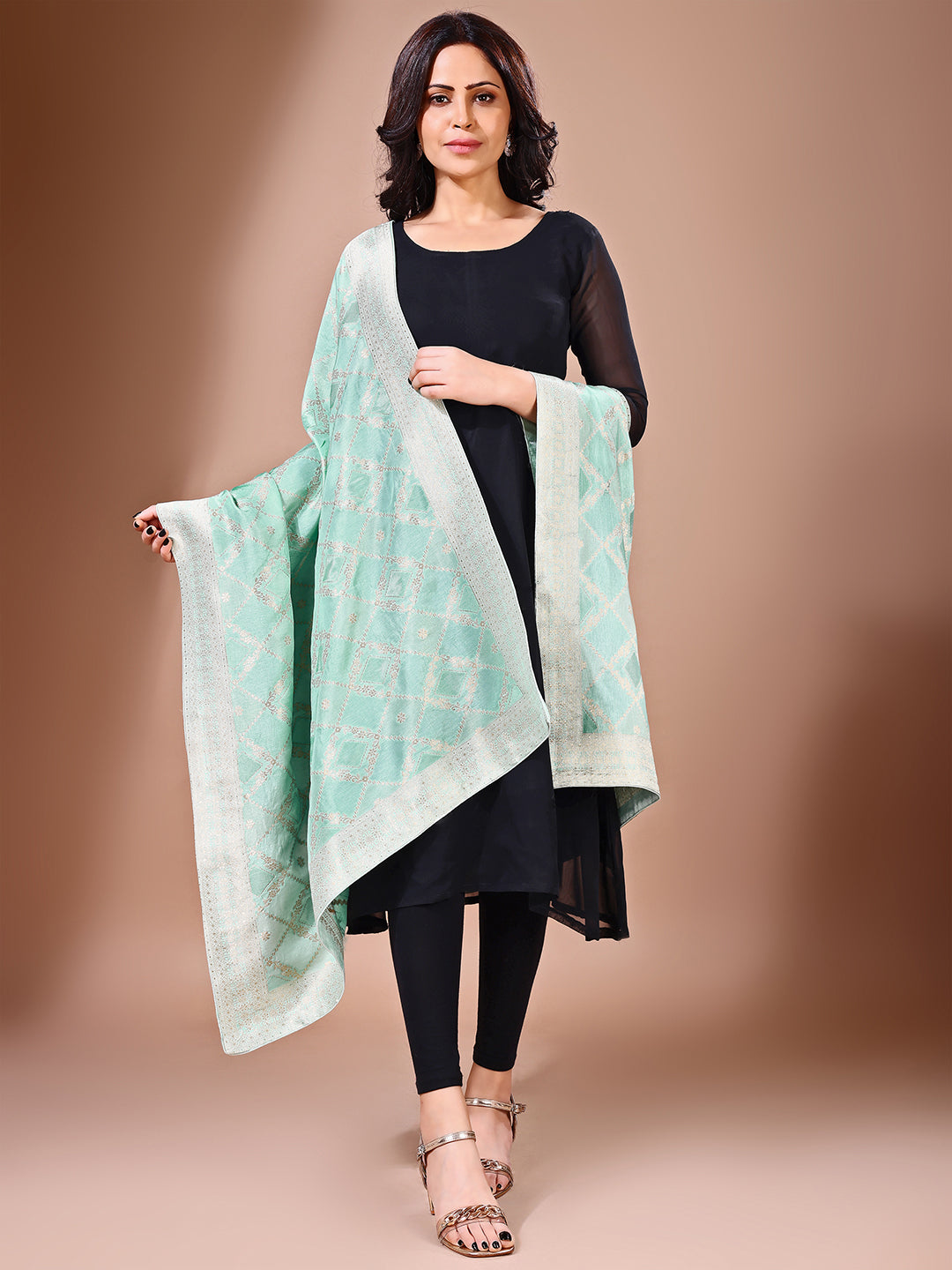 Front view of green Banarasi bridal dupatta, ideal for wedding ceremonies.