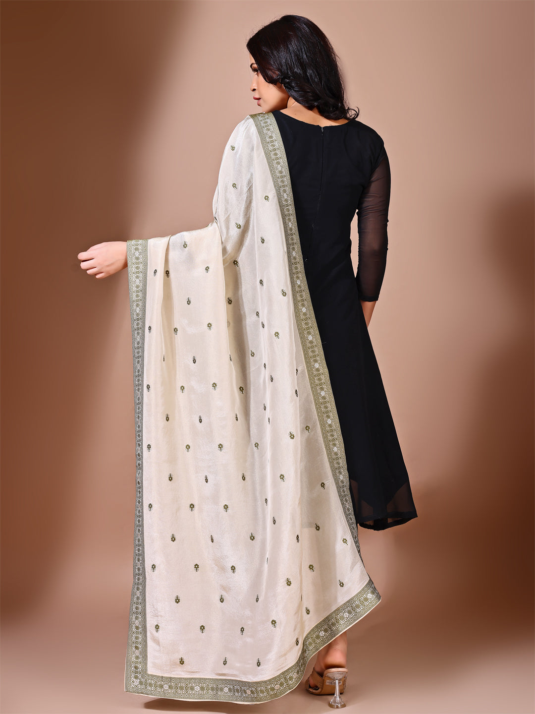 Model in a fancy pose wearing a green Banarasi bridal dupatta, ideal for wedding wear.