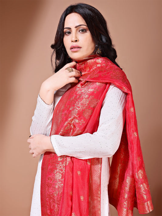 Front view of toamto Banarasi bridal dupatta, ideal for wedding ceremonies.