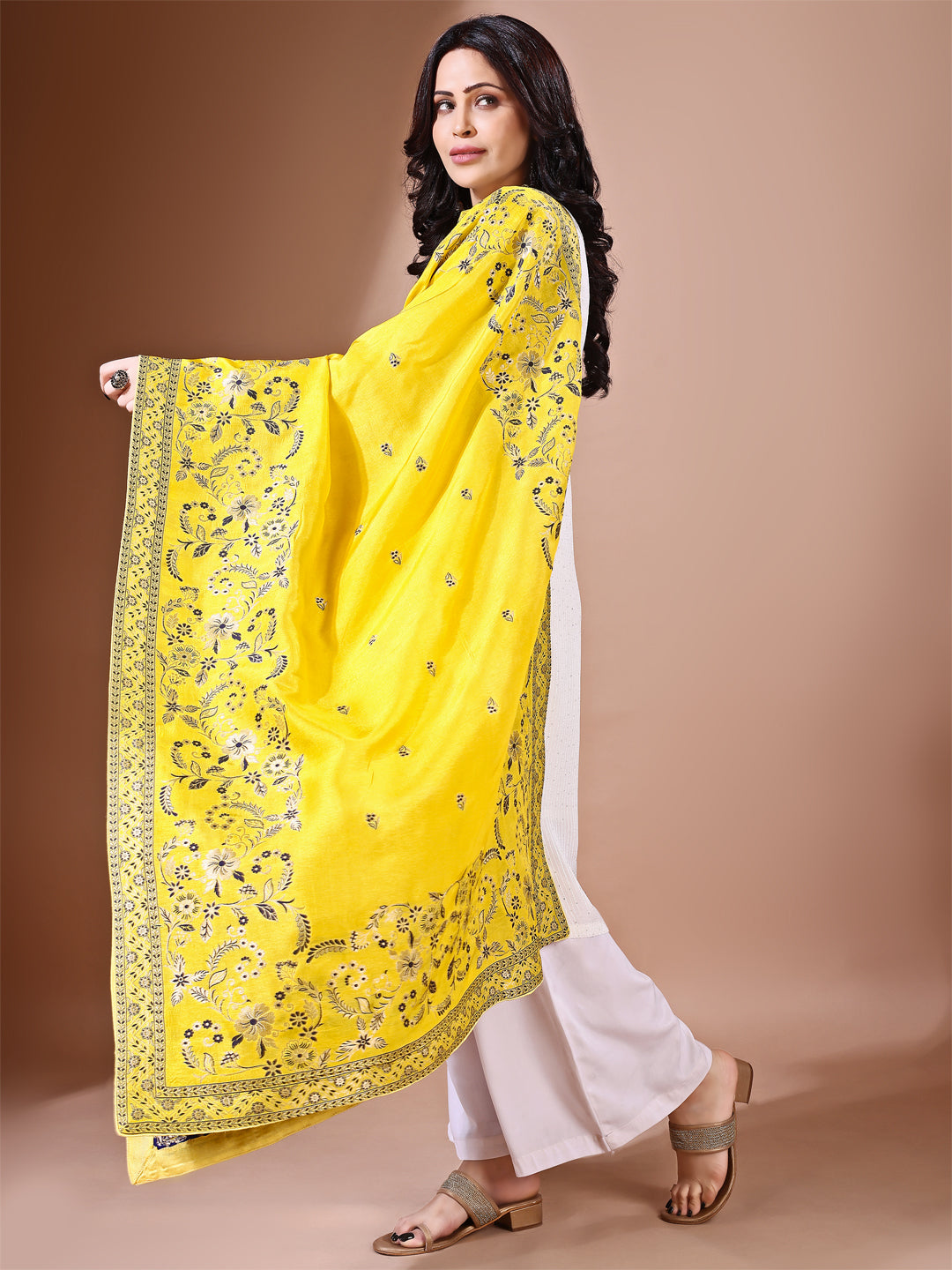 Front view of yellow Banarasi bridal dupatta, ideal for wedding ceremonies.