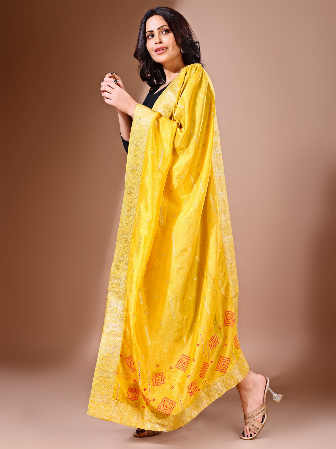 Front view of yellow Banarasi bridal dupatta, ideal for wedding ceremonies.