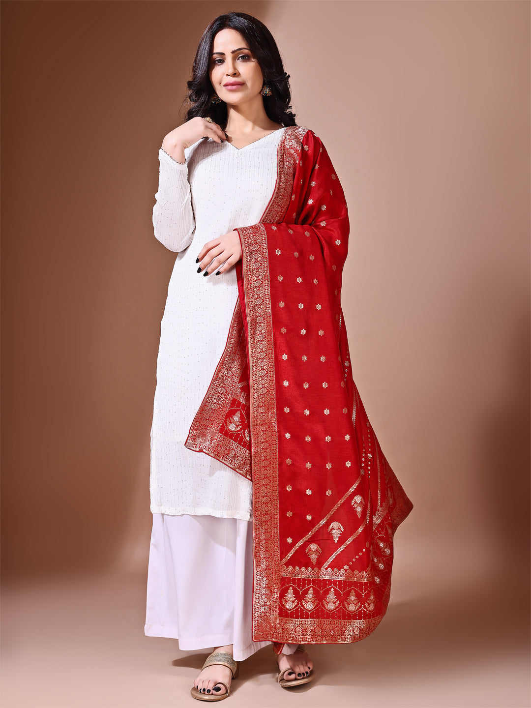 Front view of cherry Banarasi bridal dupatta, ideal for wedding ceremonies.