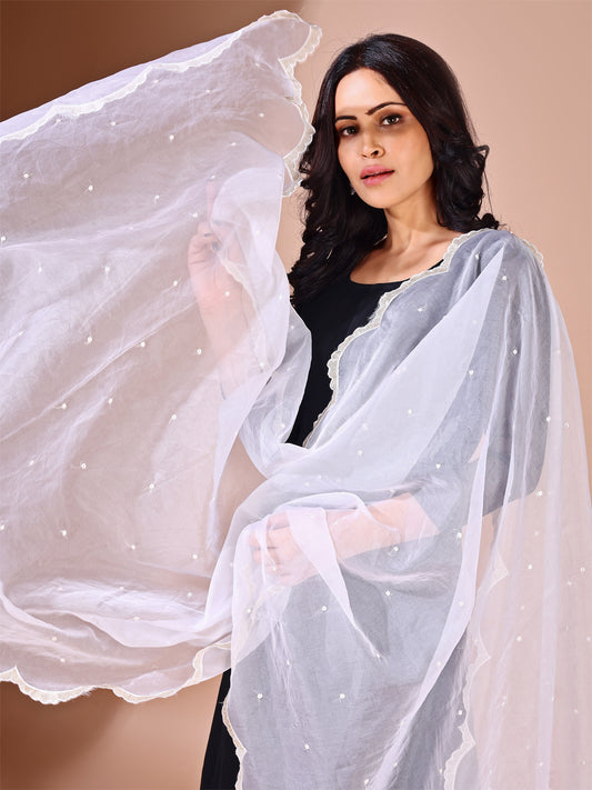 Front view of scalloped embroidered dupatta, highlighting the detailed scalloped edges, ideal for bridal ceremonies.