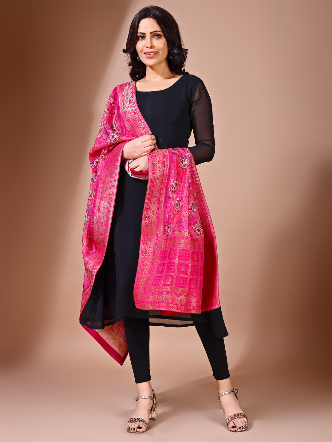 Front view of pink Banarasi bridal dupatta, ideal for wedding ceremonies.