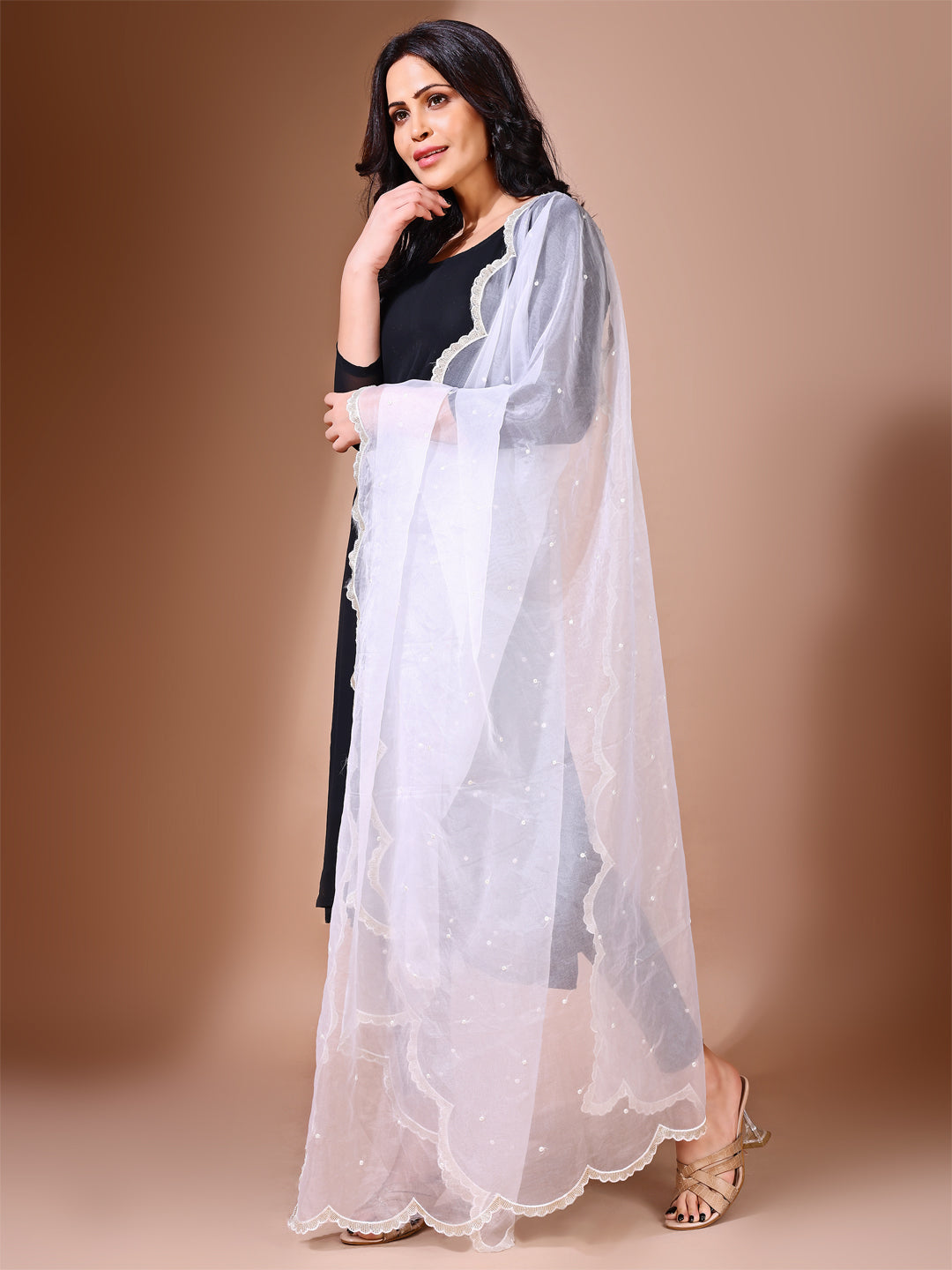 Side view of scalloped edge dupatta, showing intricate embroidery suitable for bridal wear and festive events.