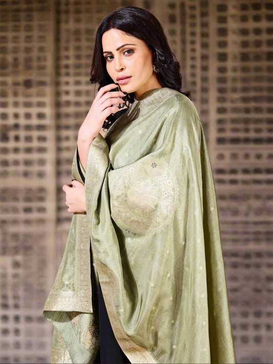 Front view of green Banarasi bridal dupatta, ideal for wedding ceremonies.