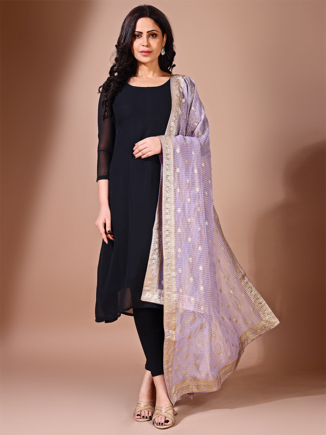 Side pose showcasing the lavender bridal dupatta, designed for weddings and special occasions.